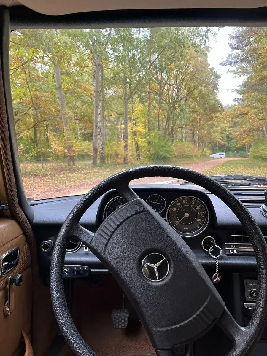 Gebraucht Mercedes 200/8 95 PS (69 kW) 1975 Gelb Limousine