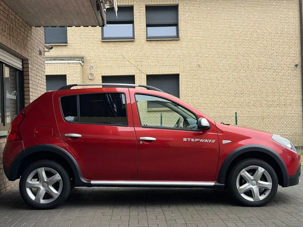 Gebraucht Dacia Sandero Stepway 84 PS (61 kW) 2012 Rot Kleinwagen