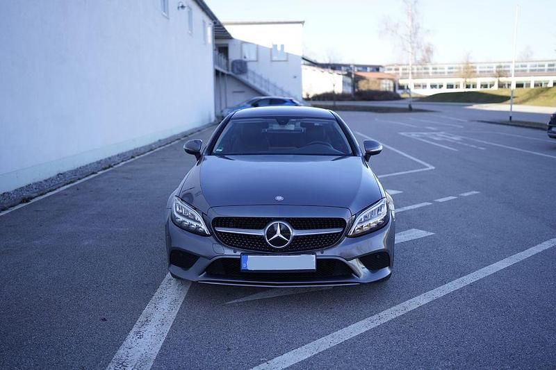 Gebraucht Mercedes C200 184 PS (135 kW) 2019 Grau Coupé