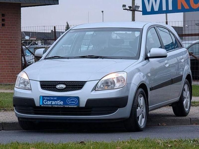 Gebraucht Kia Rio Spirit 111 PS (81 kW) 2009 Silber Kleinwagen