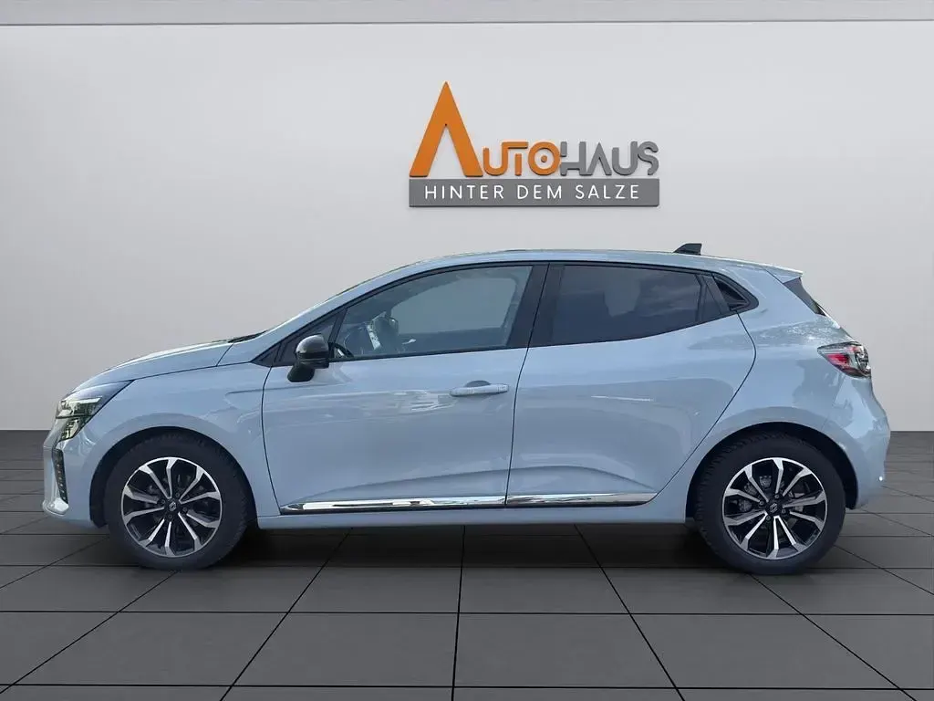 Używany Renault Clio V Techno 91 KM (66 kW) 2024 Szary Sedan/Limuzyna