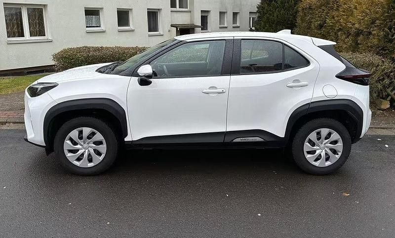 Gebraucht Toyota Yaris Cross Business Edition 116 PS (85 kW) 2023 Weiß SUV