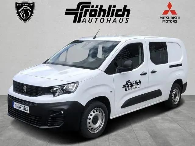 Kaolin weiß Gebraucht 2024 Peugeot Partner Van / Kleinbus | 21.390 € (Teuer) - Bild 1/4