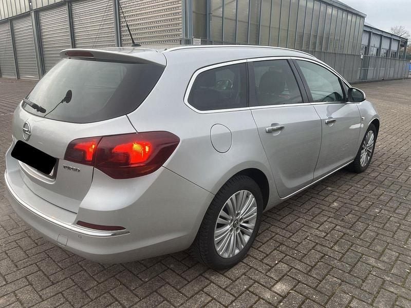 Gebraucht Opel Astra Edition 170 PS (125 kW) 2013 Silber Kombi