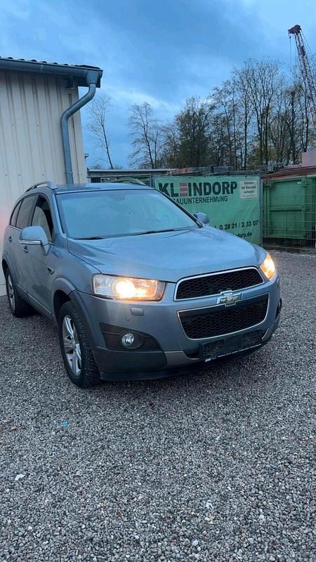 Grau Gebraucht 2013 Chevrolet Captiva SUV | 7.000 € (Etwas zu teuer) - Bild 1/4