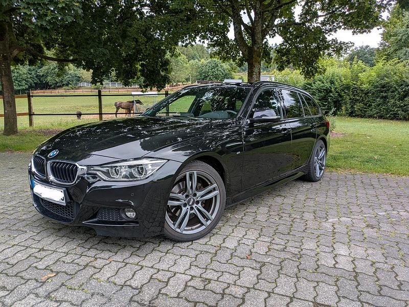 Schwarz Gebraucht 2016 BMW 318 M Sport Kombi | 18.490 € (Etwas zu teuer) - Bild 1/4