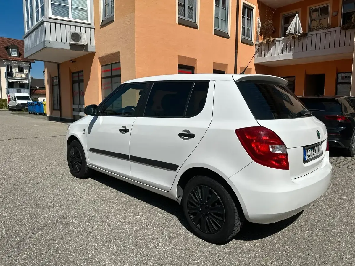 Second-hand Skoda Fabia 85 CP (62 kW) 2012 Alb Hatchback
