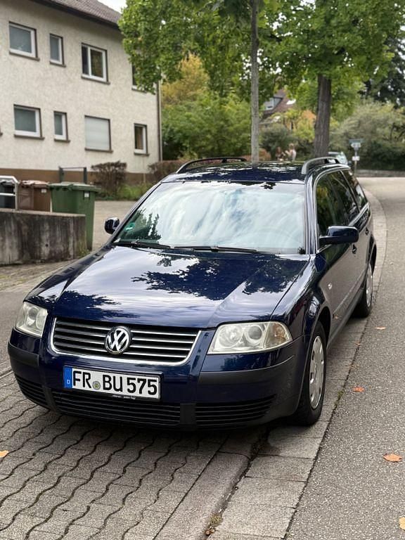 Blau Gebraucht 2002 VW Passat Comfortline Kombi | 1.800 € (Fairer Preis) - Bild 1/4