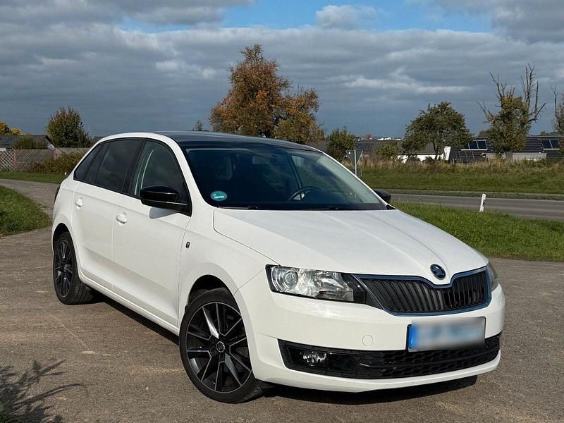 Weiß Gebraucht 2015 Skoda Rapid Active Kombi | 6.900 € (Fairer Preis) - Bild 1/4