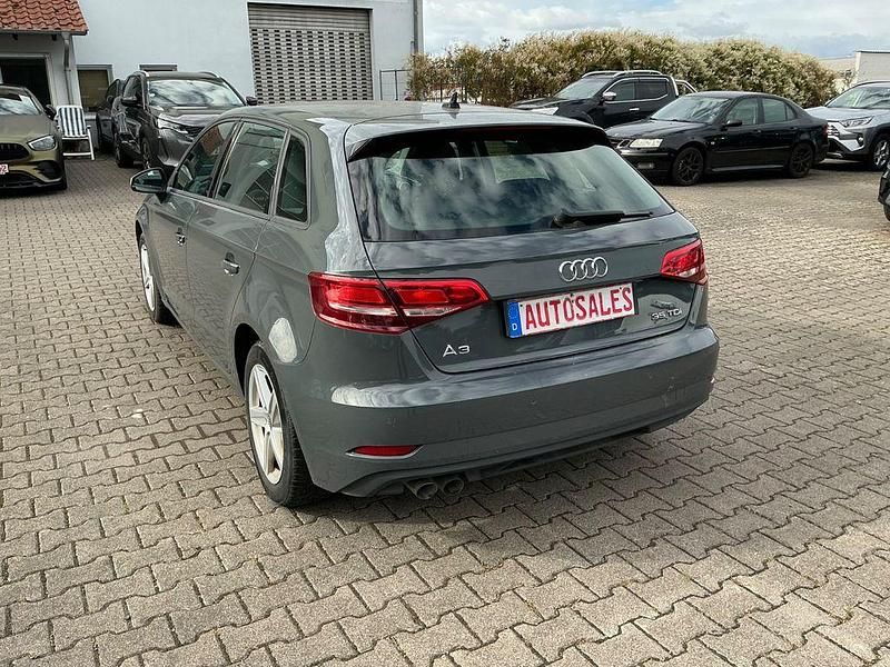 Gebraucht Audi A3 150 PS (110 kW) 2019 Grau Limousine