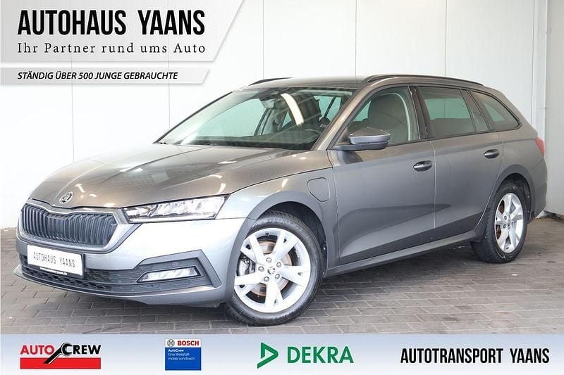 Grau Gebraucht 2022 Skoda Octavia Ambition Limousine | 20.799 € (Superpreis) - Bild 1/4