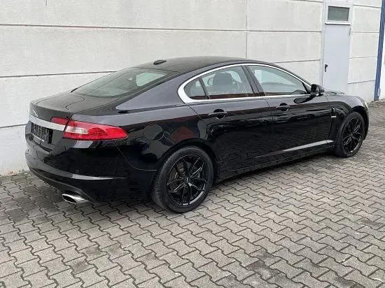 Gebraucht Jaguar XF Luxury 241 PS (177 kW) 2011 Ebony black Limousine