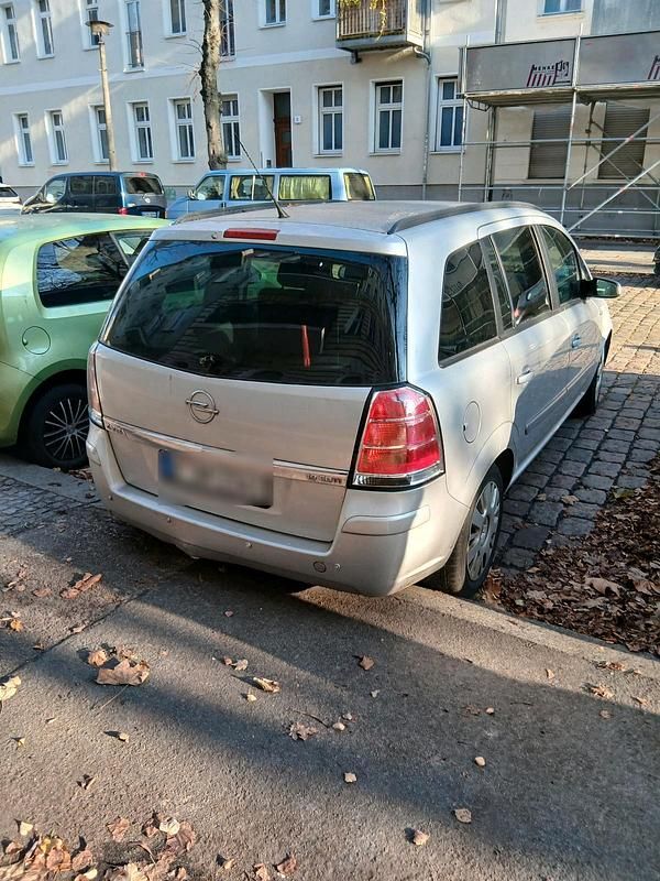 Grau Gebraucht 2007 Opel Zafira Kombi | 1.650 € (Guter Preis) - Bild 1/4