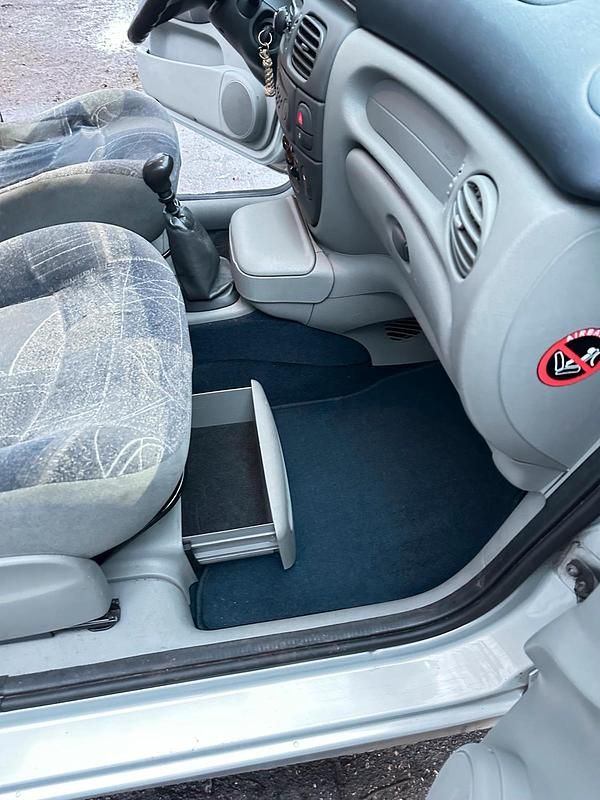 Gebraucht Renault Scénic 102 PS (75 kW) 2001 Van / Kleinbus