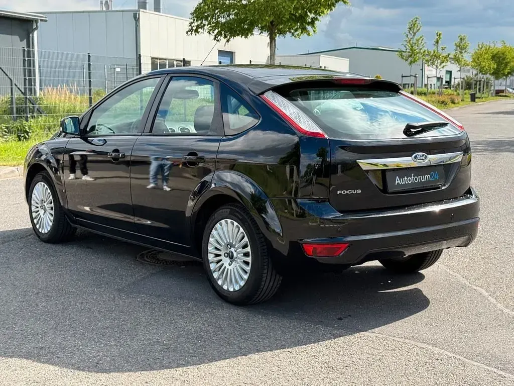 Używany Ford Focus Titanium 101 KM (74 kW) 2009 Czarny Sedan/Limuzyna