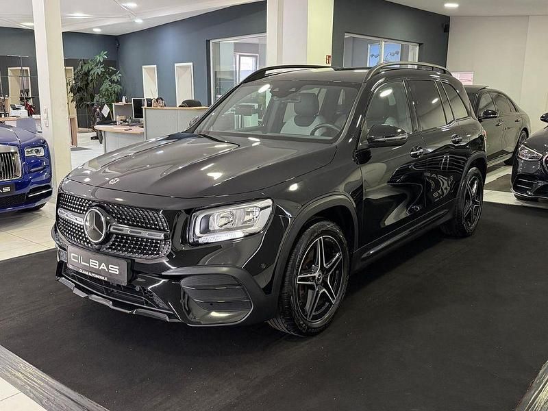 Nachtschwarz unilack Gebraucht 2022 Mercedes GLB200 AMG line SUV | 32.900 € (Fairer Preis) - Bild 1/4