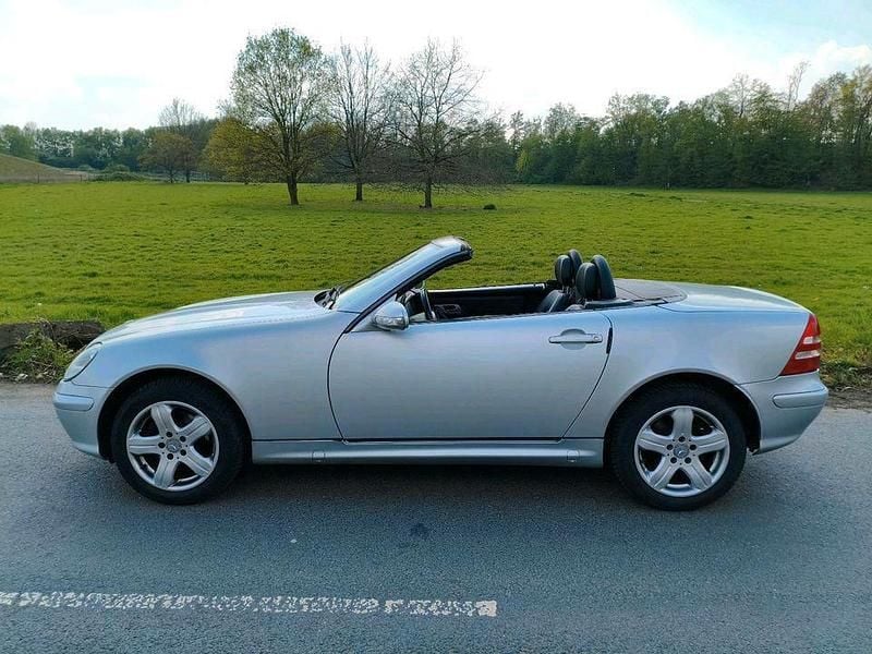 Gebraucht Mercedes SLK230 197 PS (144 kW) 2002 Silber Cabrio