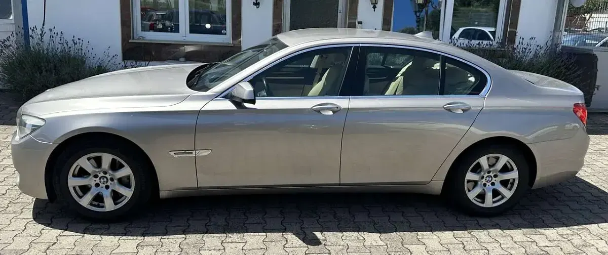 Gebraucht BMW 730 245 PS (180 kW) 2009 Kaschmirsilber metallic Limousine
