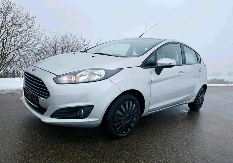 Gebraucht Ford Fiesta 101 PS (74 kW) 2016 Silber Kleinwagen