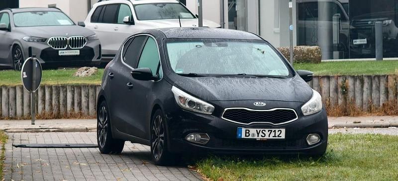 Schwarz Gebraucht 2014 Kia Ceed Spirit Limousine | 7.500 € (Fairer Preis) - Bild 1/4