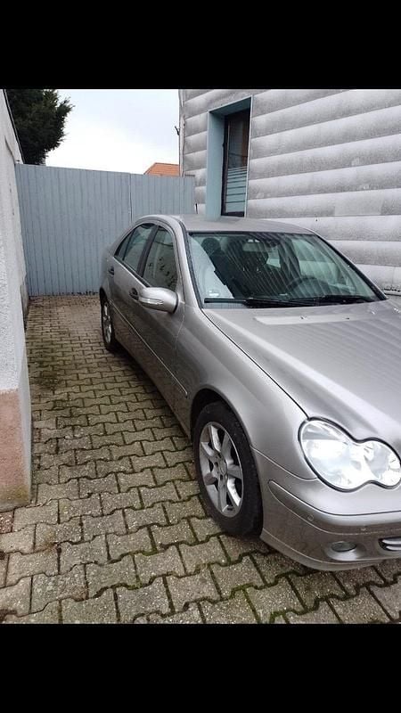 Grau Gebraucht 2006 Mercedes C180 Limousine | 2.600 € (Superpreis) - Bild 1/4