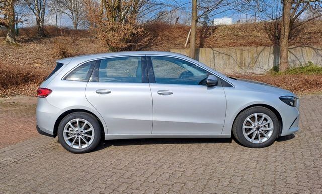 Gebraucht Mercedes B200 Progressive 163 PS (119 kW) 2022 Silber Kleinwagen