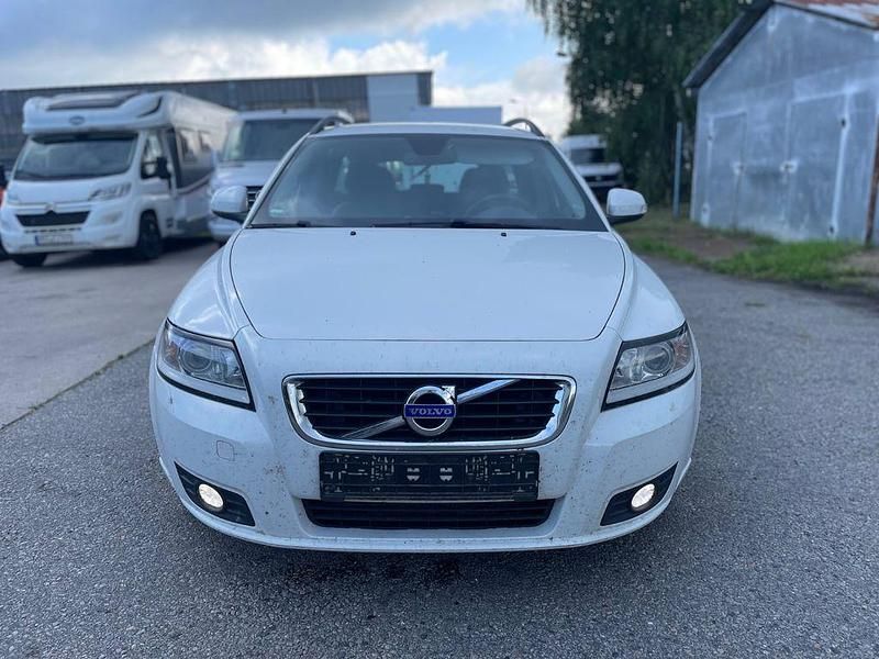 Gebraucht Volvo V50 Business Edition 114 PS (83 kW) 2011 Weiß Kombi