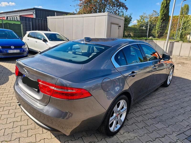 Gebraucht Jaguar XE Prestige 180 PS (132 kW) 2016 Grau Limousine