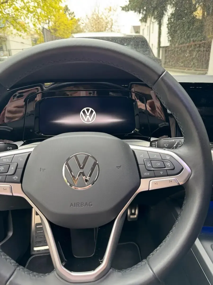 Second-hand VW Golf VIII Move 110 CP (80 kW) 2024 Argintiu Hatchback