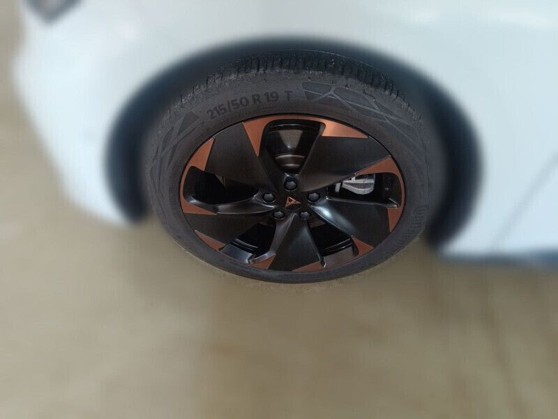 Gebraucht Cupra Born 169 kW (231 PS) 2024 Eisweiß Kleinwagen