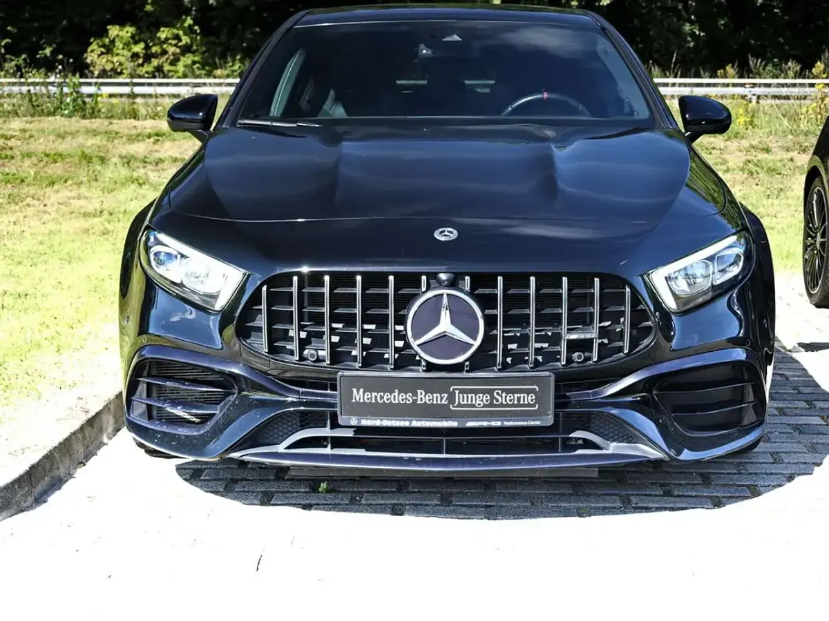 Gebraucht Mercedes A45 AMG AMG 387 PS (284 kW) 2022 Unilack nachtschwarz Kleinwagen