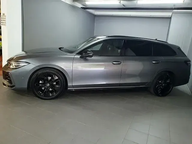 Gebraucht VW Passat R-line 193 PS (141 kW) 2025 Diabasgrau (metallic) Kombi