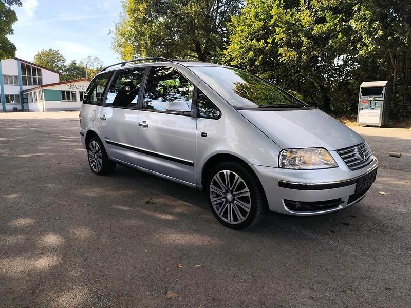 Grau Gebraucht 2009 VW Sharan Van / Kleinbus | 3.200 € (Fairer Preis) - Bild 1/4
