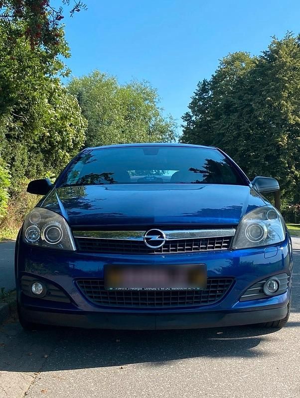 Blau Gebraucht 2008 Opel Astra GTC Edition Coupé | 2.300 € (Guter Preis) - Bild 1/4