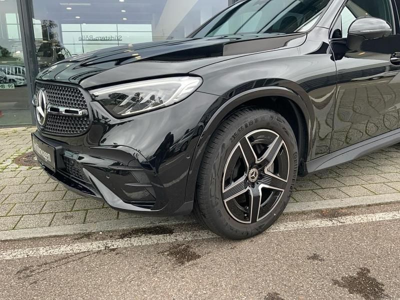 Gebraucht Mercedes GLC300 AMG 258 PS (189 kW) 2025 Metalliclack obsidianschwarz SUV