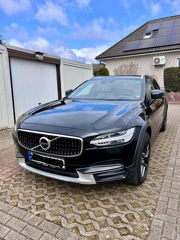 Schwarz Gebraucht 2018 Volvo V90 CC Kombi | 23.700 € (Fairer Preis) - Bild 1/4