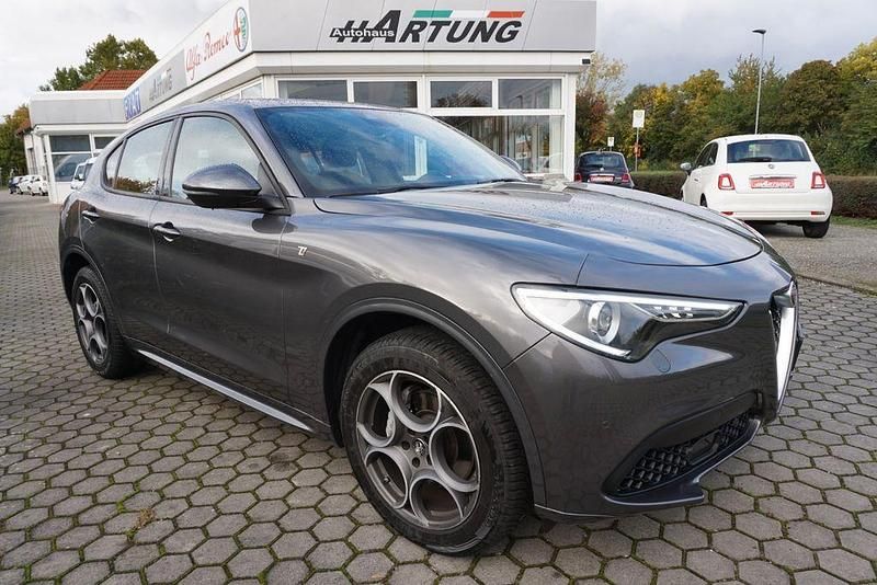 Grau Gebraucht 2023 Alfa Romeo Stelvio Ti SUV | 35.900 € (Guter Preis) - Bild 1/4