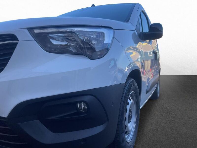 Używany Opel Combo-e Life Basis 100 kW (136 KM) 2025 Biały Minivan