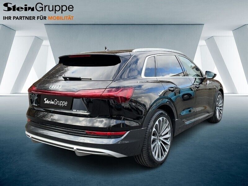 Gebraucht Audi e-tron S-Line 300 kW (408 PS) 2021 Schwarz SUV