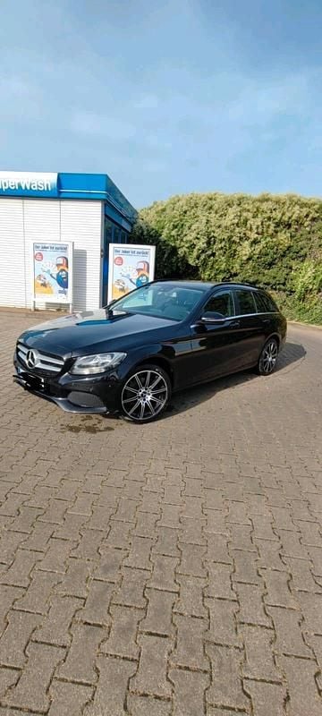 Schwarz Gebraucht 2016 Mercedes C220 Kombi | 7.500 € - Bild 1/4