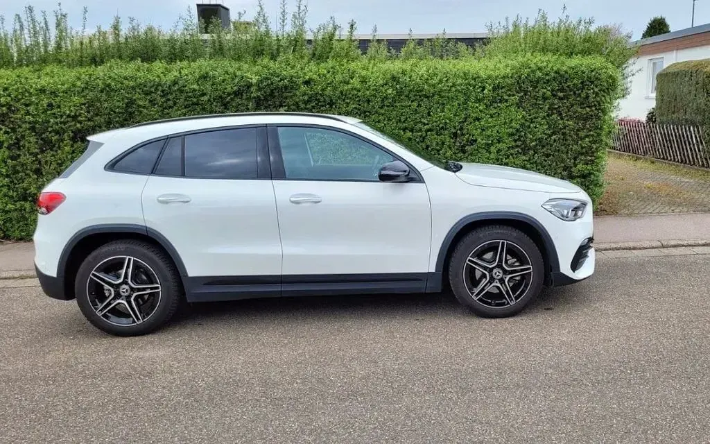 Gebraucht Mercedes GLA200 AMG line 165 PS (121 kW) 2021 Weiß SUV