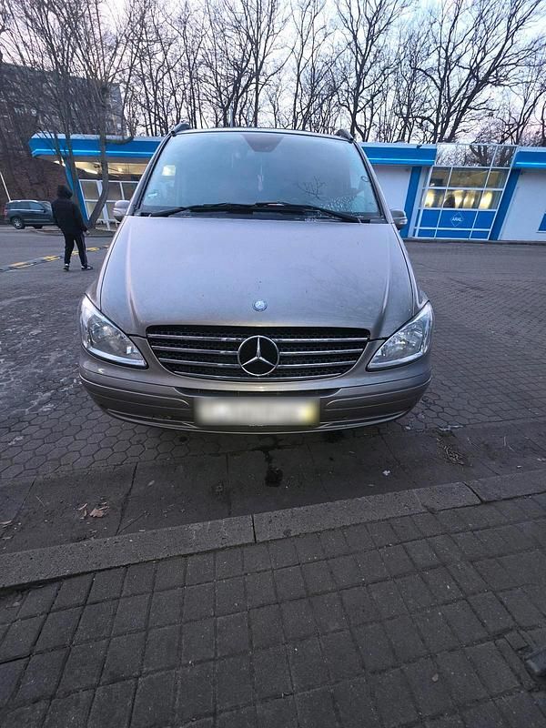 Silber Gebraucht 2008 Mercedes Viano Van / Kleinbus | 7.700 € - Bild 1/4