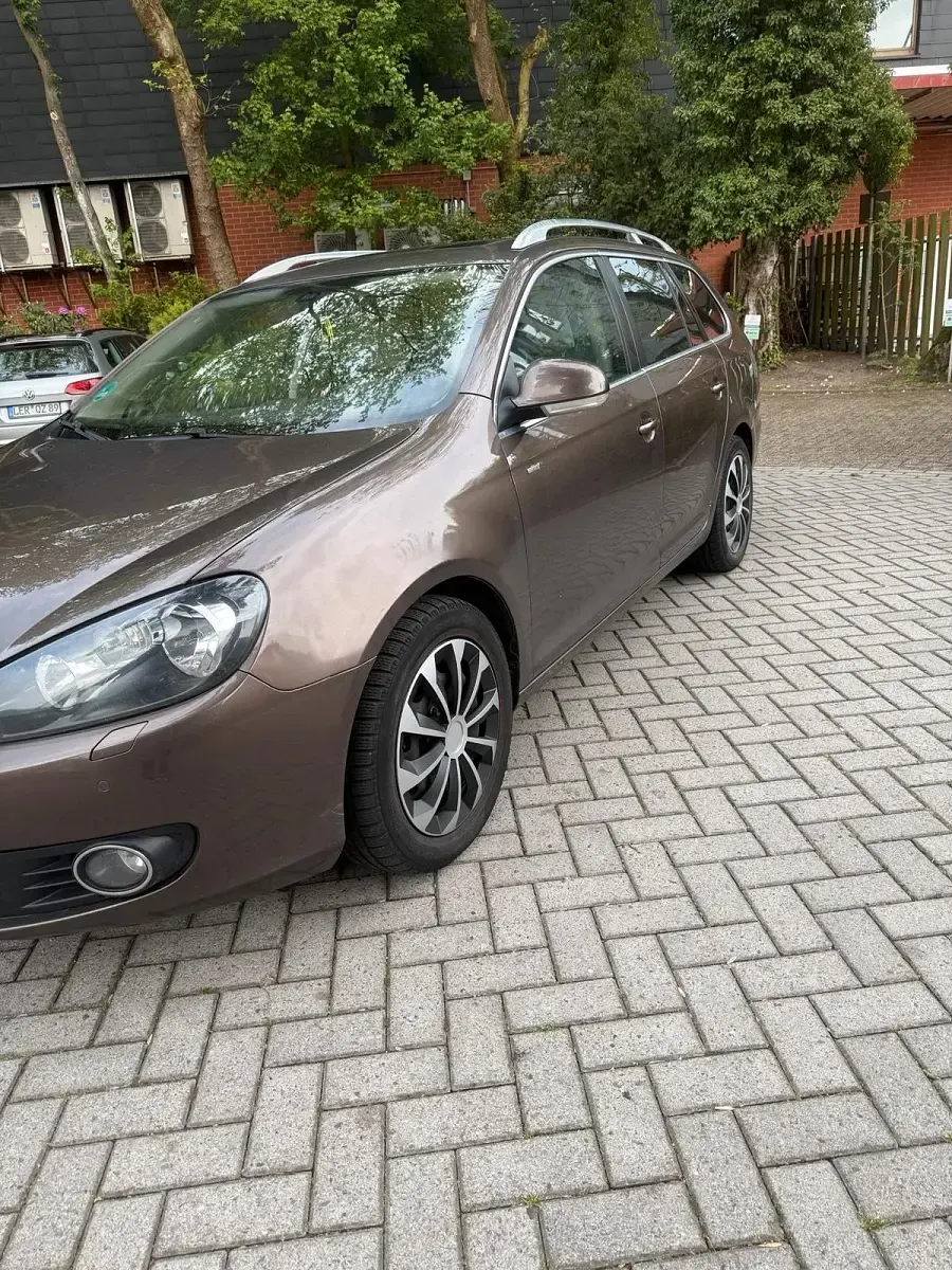 Gebraucht VW Golf VI 105 PS (77 kW) 2011 Braun Kleinwagen