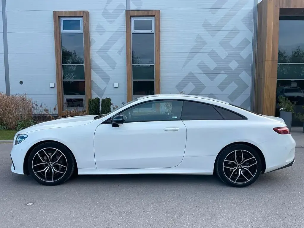 Gebraucht Mercedes E200 AMG 197 PS (144 kW) 2021 Weiß Coupé