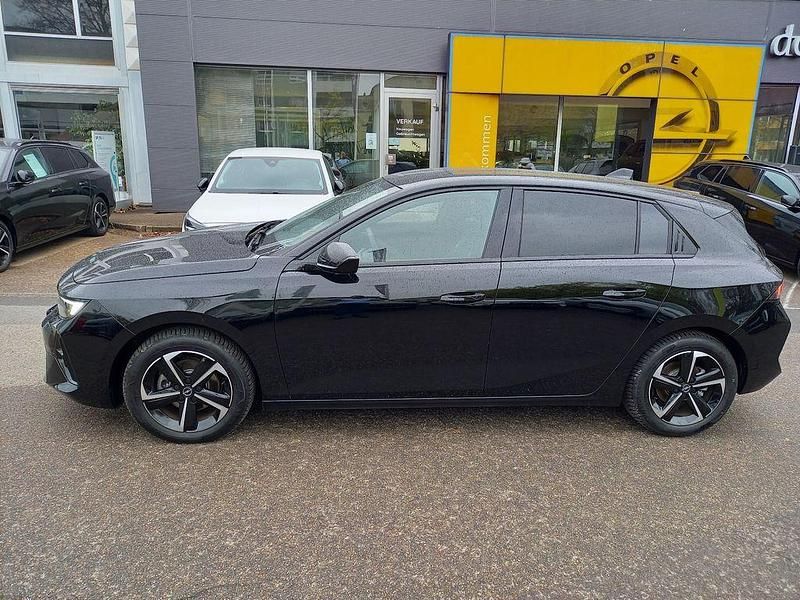 Second-hand Opel Astra 131 CP (96 kW) 2024 Negru Berlinǎ