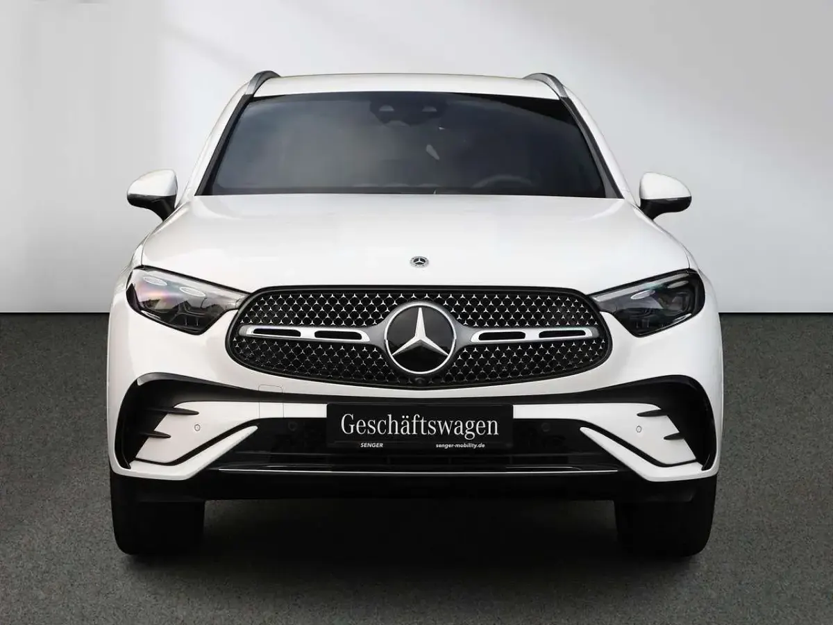 Gebraucht Mercedes GLC300e AMG 197 PS (144 kW) 2025 Unilack polarweiß SUV