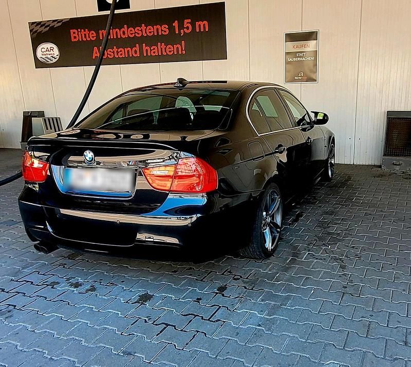 Schwarz Gebraucht 2011 BMW 325 M Sport Limousine | 15.999 € - Bild 1/4