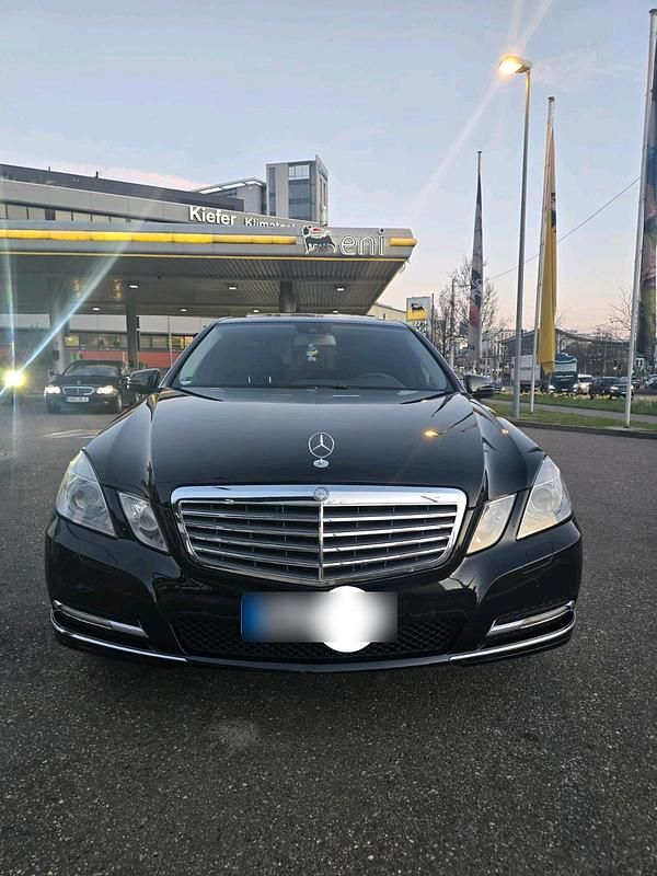Gebraucht Mercedes E200 184 PS (135 kW) 2010 Schwarz Limousine