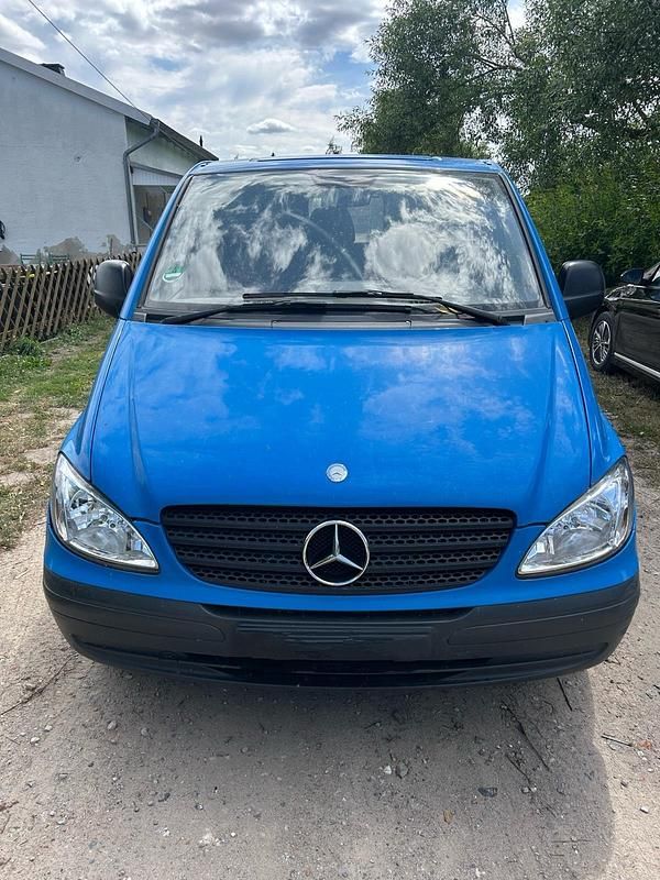 Blau Gebraucht 2007 Mercedes Vito Van / Kleinbus | 3.500 € - Bild 1/4