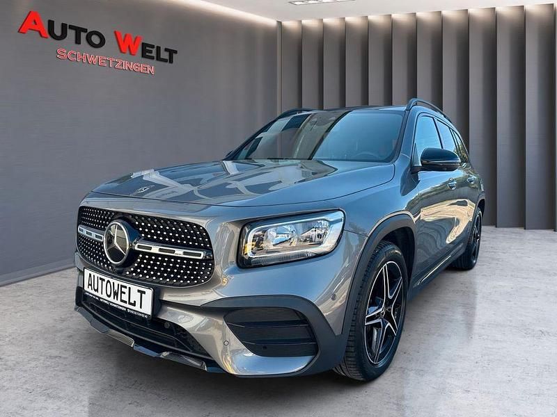 Grau Gebraucht 2020 Mercedes GLB220 AMG line SUV | 33.990 € (Fairer Preis) - Bild 1/4